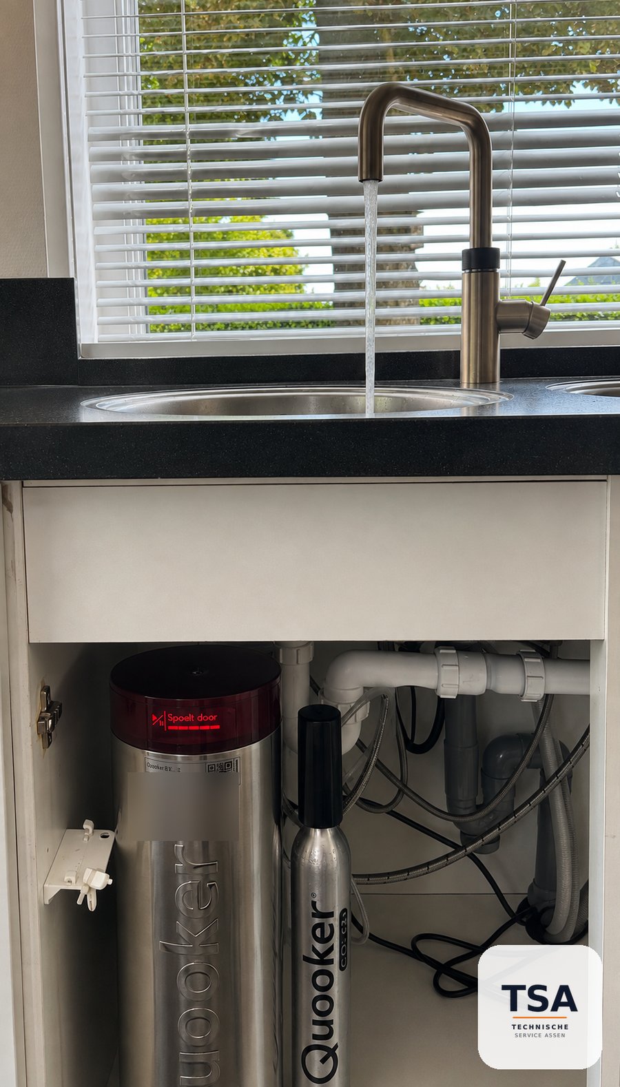 Quooker Flex Square in messing patina met Cube geplaatst in Grolloo